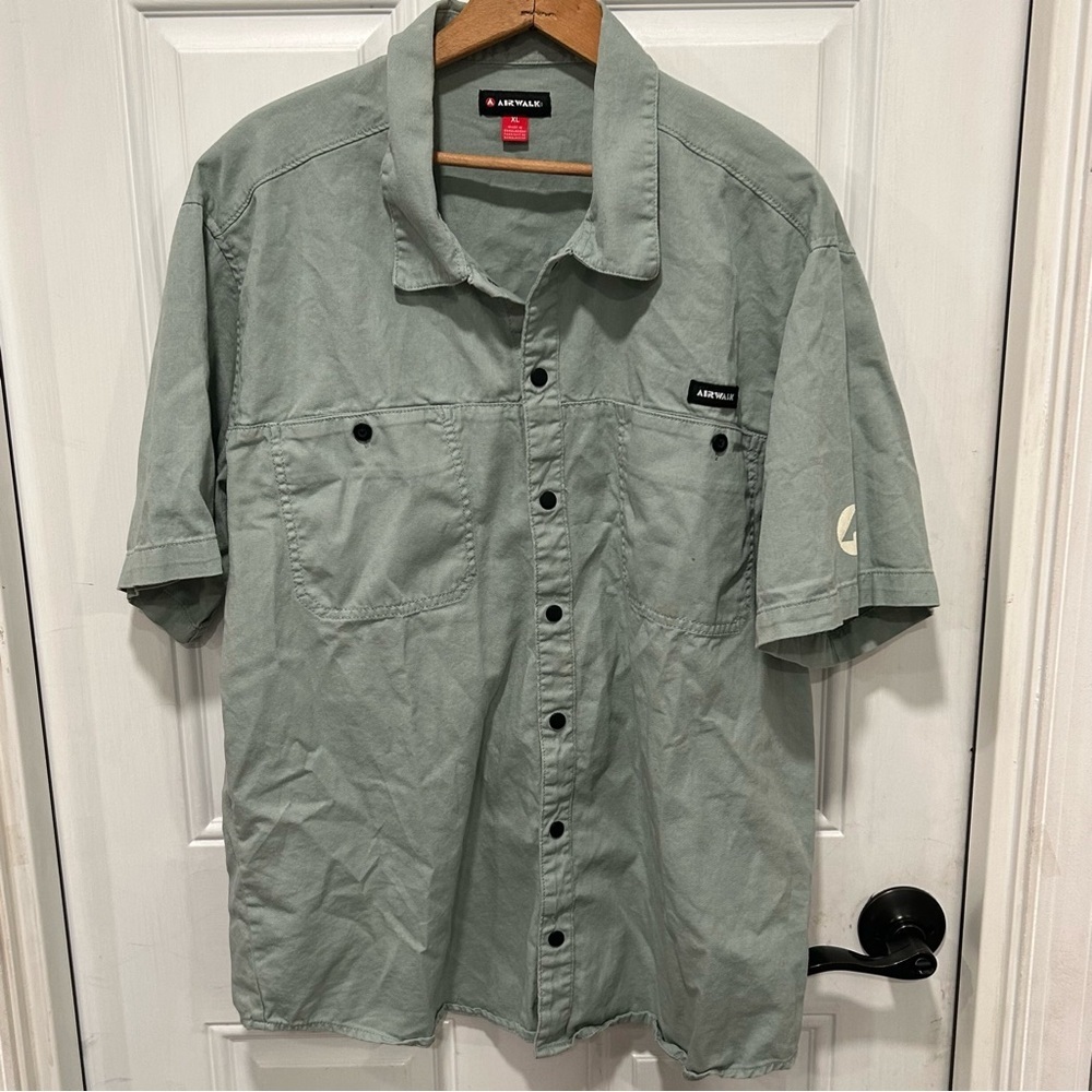Airwalk Men’s Button Down Skull Shirt Overcast Color Mens Size XL